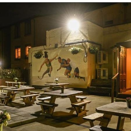 The Albert Hotel & Sports Bar Кингстън ъпон Хъл Екстериор снимка