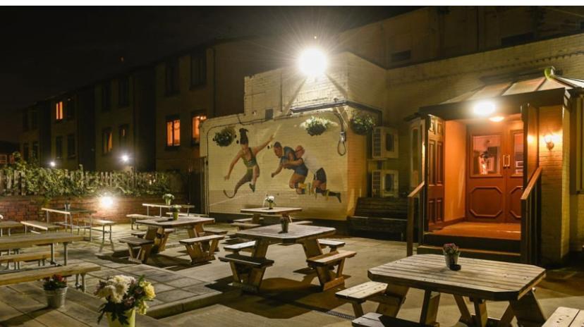 The Albert Hotel & Sports Bar Кингстън ъпон Хъл Екстериор снимка