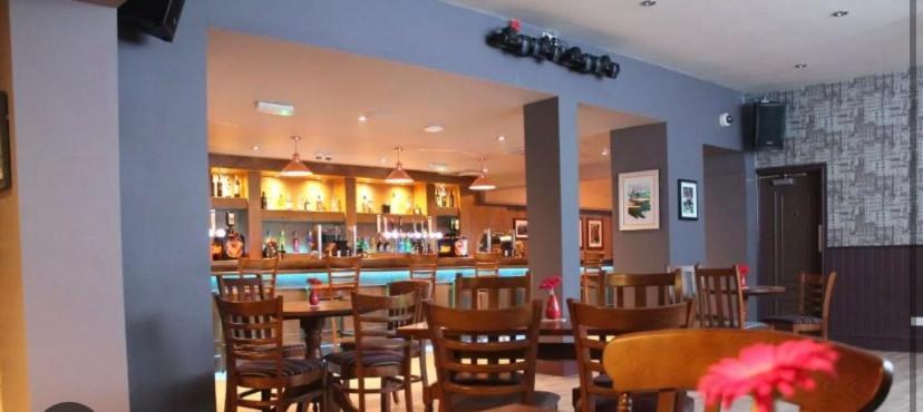 The Albert Hotel & Sports Bar Кингстън ъпон Хъл Екстериор снимка